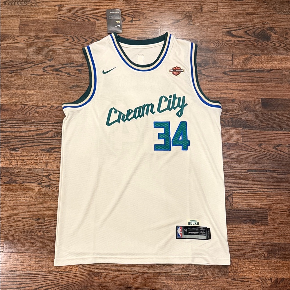 giannis antetokounmpo Milwaukee bucks jersey.
